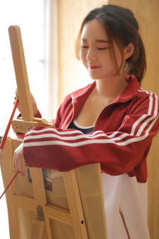 蜘蛛网中的女孩